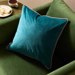 Furn. Square Cushion