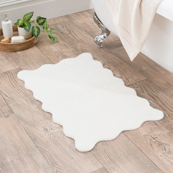 Scalloped Bath Mat - image 1