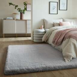Ivy Luxury Supersoft Faux Fur Rug