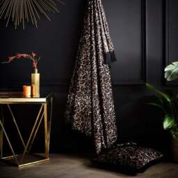 Laurence Llewelyn-Bowen Josephine Velvet Throw Blanket 130cm x 180cm - thumbnail 6