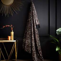 Laurence Llewelyn-Bowen Josephine Velvet Throw Blanket 130cm x 180cm - thumbnail 1
