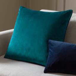 Furn. Square Cushion - thumbnail 1