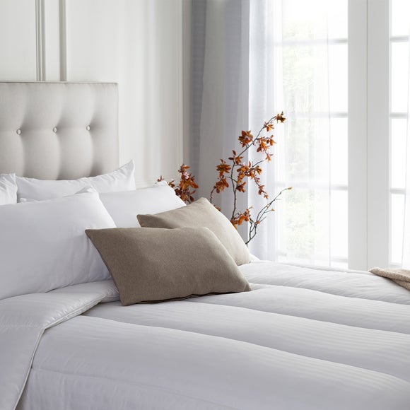 Snuggledown Luxurious Hotel 4.5 Tog Summer Duvet - image 1