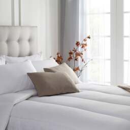 Snuggledown Luxurious Hotel 4.5 Tog Summer Duvet - thumbnail 1