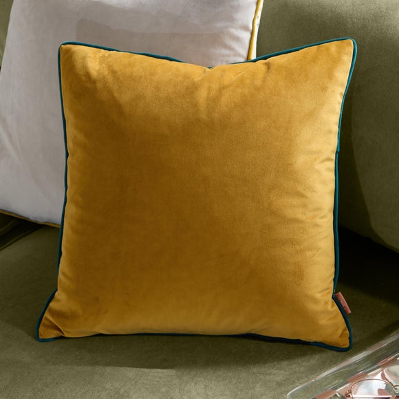 Furn. Square Cushion - image 1