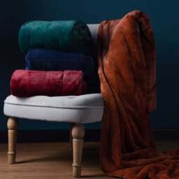 Empress Faux Fur Throw Blanket - thumbnail 5