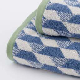 Modern Geometric Towel - thumbnail 4