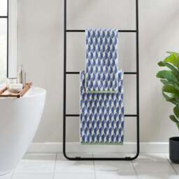 Modern Geometric Towel - thumbnail 2