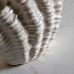Ribbed Shell Ceramic Vase - thumbnail 3