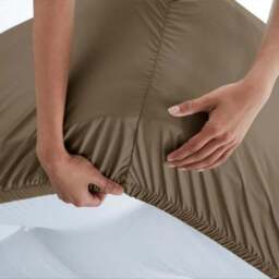 100% Egyptian Cotton 220 Thread Count True Grip® Fitted Sheet - thumbnail 3