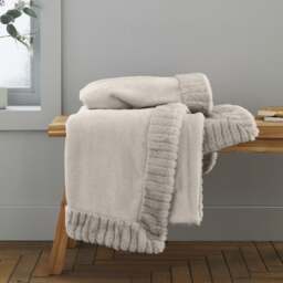 Catherine Lansfield Faux Velvet 150cm x 200cm Throw Blanket - thumbnail 1