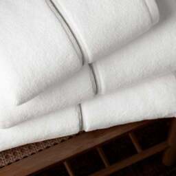 Bianca Satin Stitch Towel - thumbnail 2