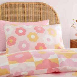 Catherine Lansfield Retro Daisy Duvet Cover and Pillowcase Set - thumbnail 2