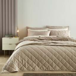 Castleton Quilted Bedspread - thumbnail 1