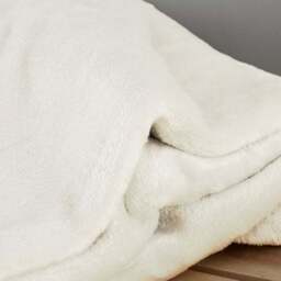 Catherine Lansfield Raschel Velvet Touch Throw Blanket 130cm x 170cm - thumbnail 3