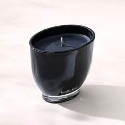 Moments Vanilla Noir Candle - thumbnail 3