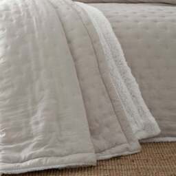 Catherine Lansfield Cosy Nori Soft Sherpa Bedspread - thumbnail 4