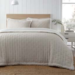 Catherine Lansfield Cosy Nori Soft Sherpa Bedspread - thumbnail 1