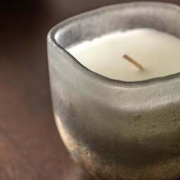 Mercury Amber and Lily Single Wick Candle - thumbnail 2