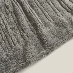 Teddy Electric Throw Blanket - thumbnail 3