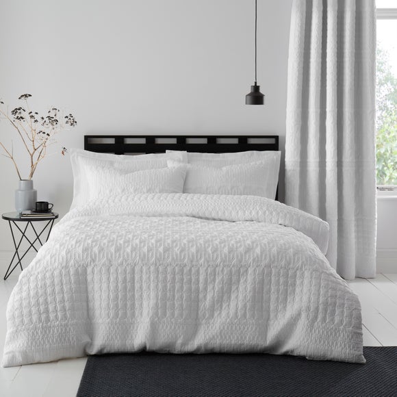 Billie White Bedspread - image 1