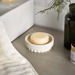 Modern Luxe Ribbed Resin Soap Dish - thumbnail 1