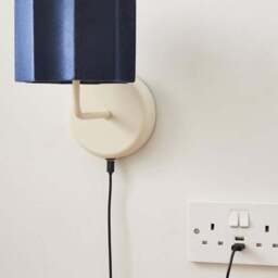 FlexiCell Louis Rechargeable Touch Dimmable Wall Light Fitting - thumbnail 5