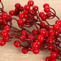 152cm Artificial Red Berry Garland - thumbnail 2