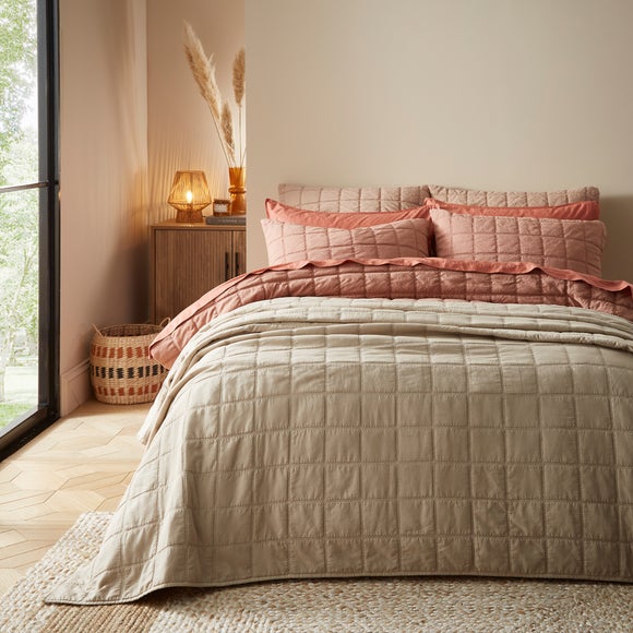 Evana Stitch Quilted Bedspread - image 1