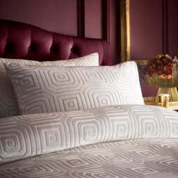 Laurence Llewelyn-Bowen Emile Duvet Cover & Pillowcase Set - thumbnail 2