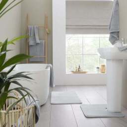 Catherine Lansfield Anti Bacterial 6 Piece Towel Bale - thumbnail 4