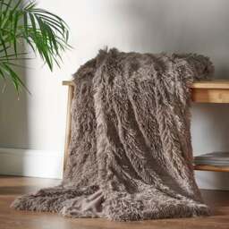 Catherine Lansfield Cuddly Deep Pile Throw Blanket - thumbnail 1