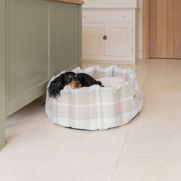Lords and Labradors Balmoral High Wall Dog Bed - image 1