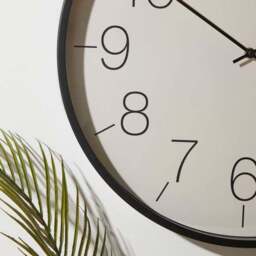 Modern Black Wall Clock - thumbnail 2