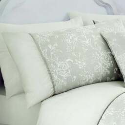 Dreams n Drapes Woven Jasmine Duvet Cover and Pillowcase Set - thumbnail 2