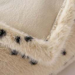 Cowhide Faux Fur Throw Blanket, 130cm x 180cm - thumbnail 4