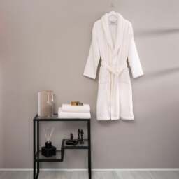 Per La Casa Set of 3 White Vilago Dobby Medium Bathrobe & Towels - thumbnail 1