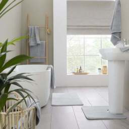 Set of 2 Catherine Lansfield Anti Bacterial Bath Sheets - thumbnail 4
