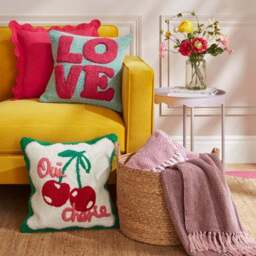 Scalloped Edge Square Cushion - thumbnail 4