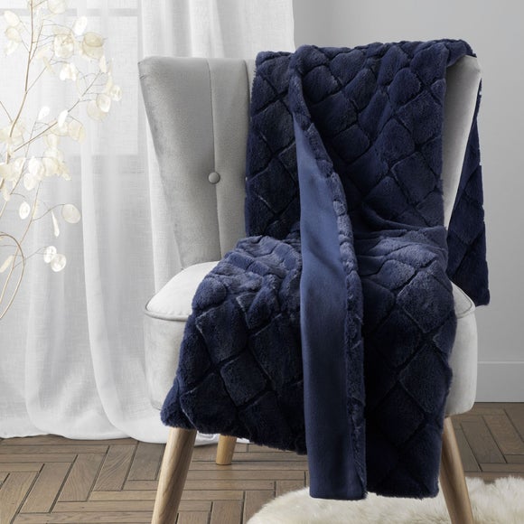 Catherine Lansfield Cosy Diamond 130cm x 170cm Throw Blanket - image 1