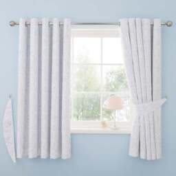 Disney Frozen Blackout Eyelet Curtains - thumbnail 2