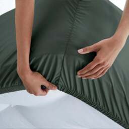 100% Egyptian Cotton 220 Thread Count True Grip® Fitted Sheet - thumbnail 3