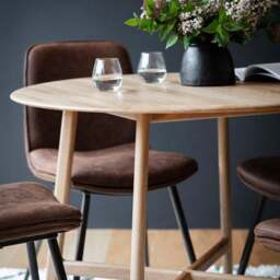 Hinton 4 Seater Round Dining Table, Oak - thumbnail 2