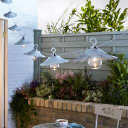 Scalloped 10 LED Indoor Outdoor Solar String Lights