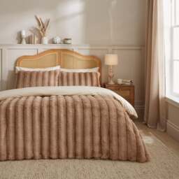 Timeless Faux Fur Duvet Cover & Pillowcase Set - thumbnail 1