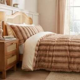Timeless Faux Fur Duvet Cover & Pillowcase Set - thumbnail 6