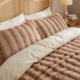 Timeless Faux Fur Duvet Cover & Pillowcase Set - thumbnail 5