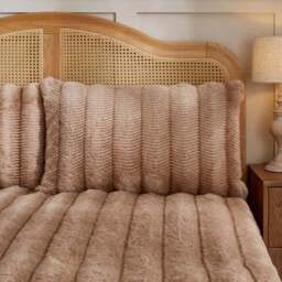 Timeless Faux Fur Duvet Cover & Pillowcase Set - thumbnail 2