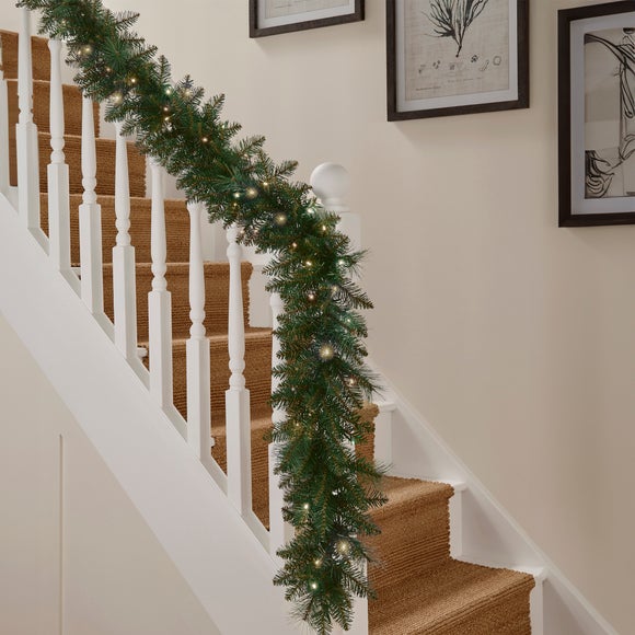 9ft Light Up Avondale Garland