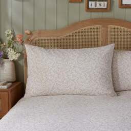 Annie Floral 144 Thread Count 100% Cotton Reversible Duvet Cover & Pillowcase Set - thumbnail 2